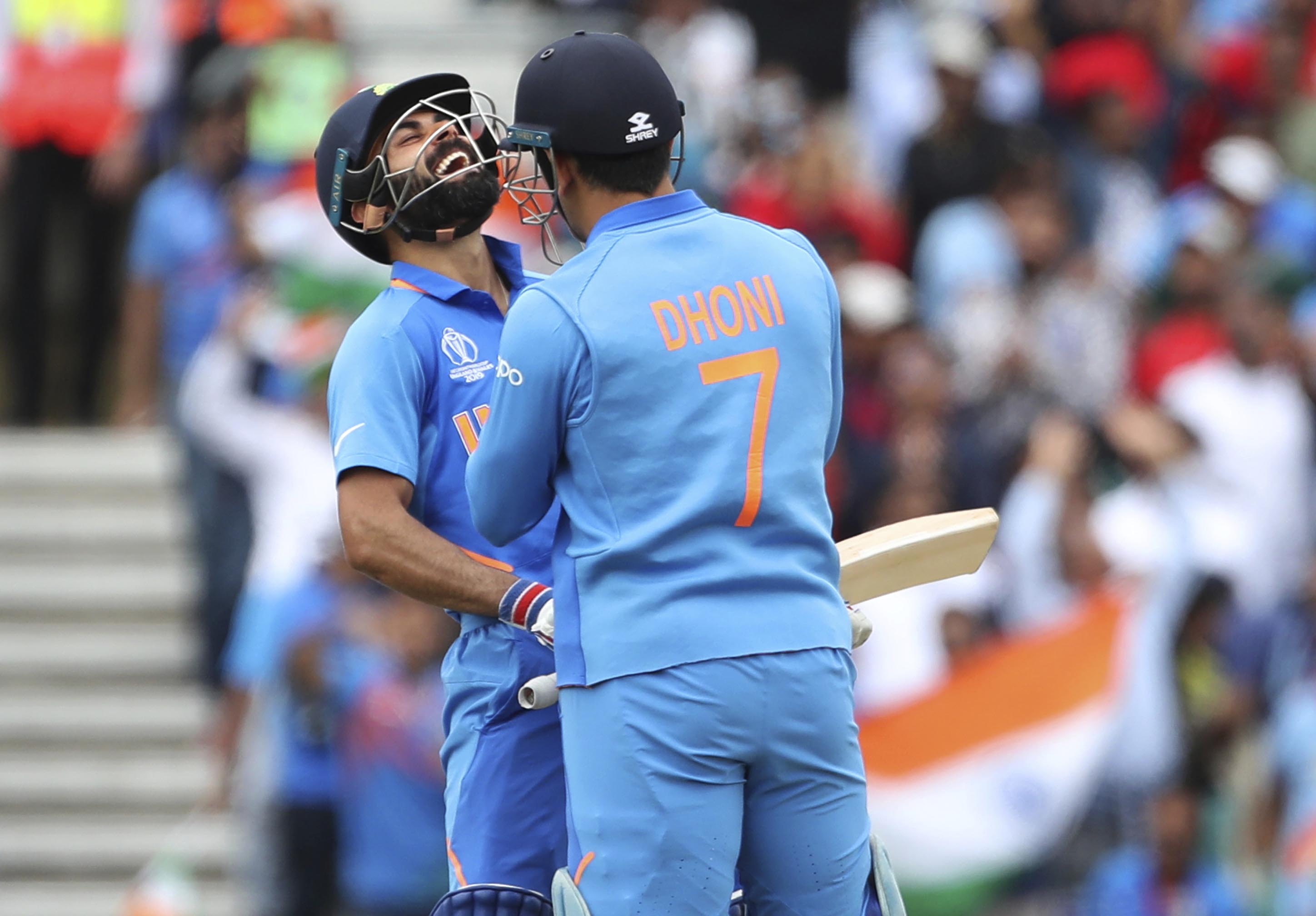 Watch: MS Dhoni hits huge SIX, Virat Kohli's reaction goes viral