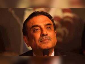 Former Pakistani president Zardari arrested on corruption charges