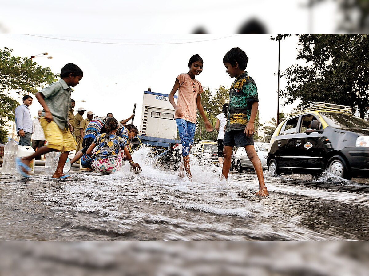 Mumbai: 2 kids electrocuted near Kandivali, bystanders watch