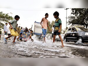 Mumbai: 2 kids electrocuted near Kandivali, bystanders watch