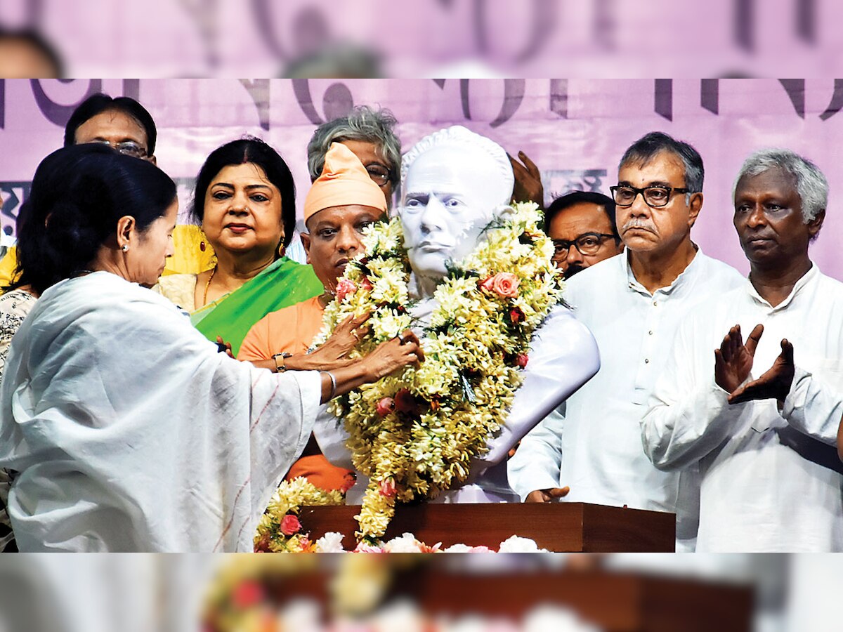 West Bengal CM Mamata Banerjee plays statue politics