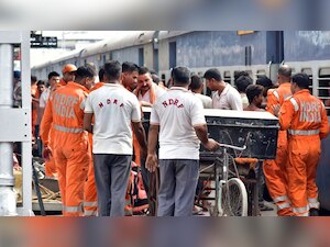 India evacuates hundreds of thousands as Cyclone Vayu builds fury