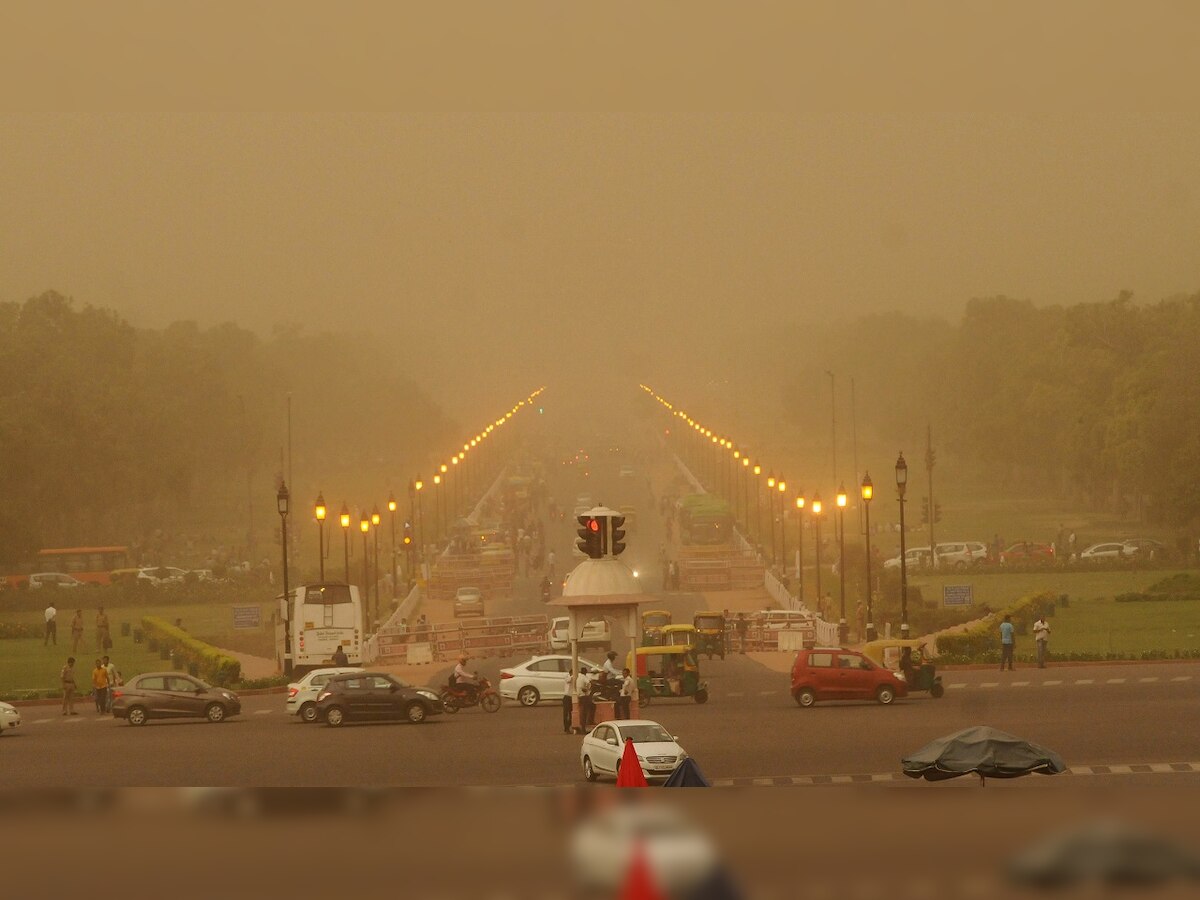 Watch: Tweeple share photos, videos as dust-storm, light rain brings mercury down in Delhi-NCR