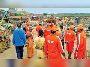 Gujarat: Cyclone Vayu puts a brake on Western Railway trains 