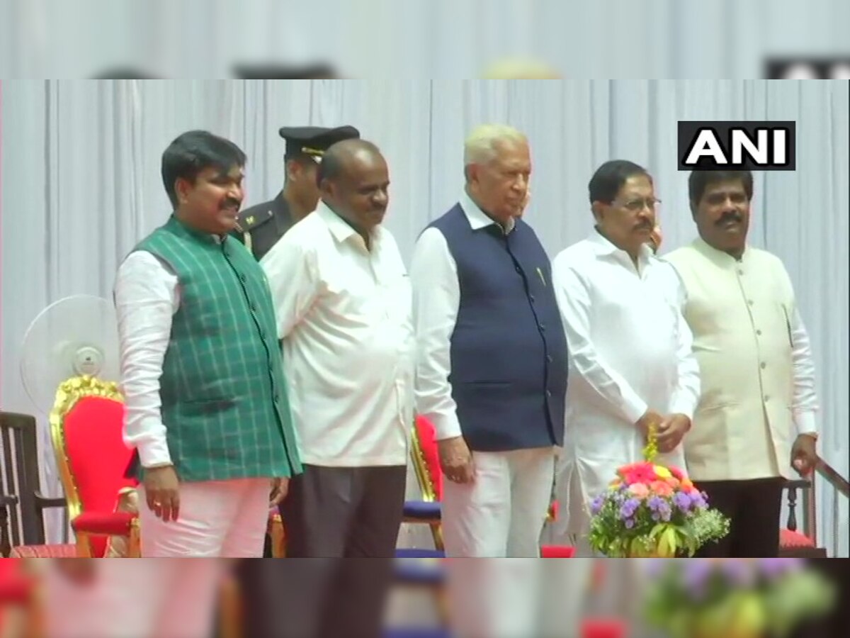 Kumaraswamy expands cabinet by inducting two Independent MLAs as ministers
