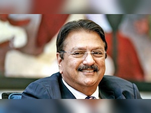 Piramal sells entire 9.9% stake in Shriram Transport