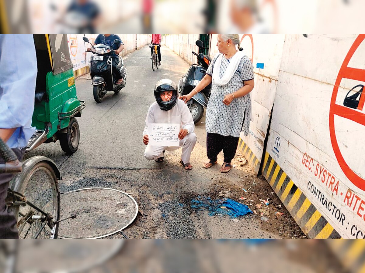Ahmedabad: Senior citizens inspects 20 accident prone potholed roads