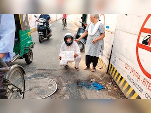 Ahmedabad: Senior citizens inspects 20 accident prone potholed roads