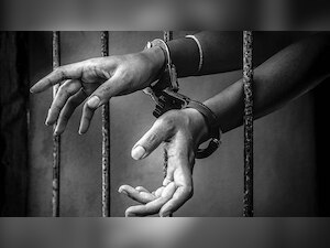 Jammu & Kashmir: Editor of Urdu newspaper granted bail within hours of arrest, police left shamefaced