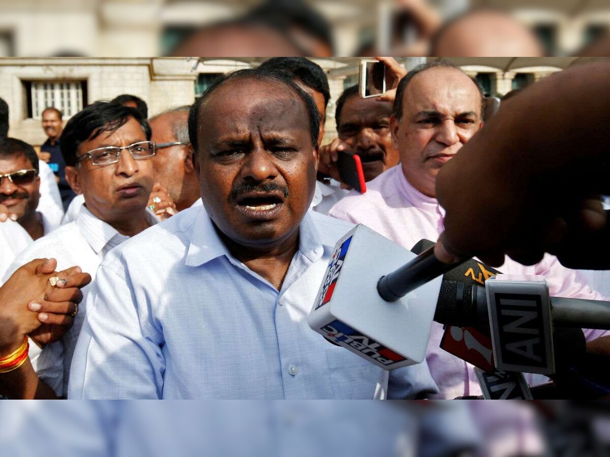 Karnataka CM Kumaraswamy loses cool as power station workers block convoy