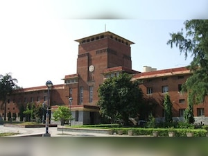 Anxious parents, students attend first day of DU admission