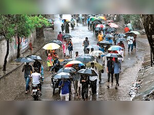 Heavy rains lash south Gujarat, NDRF on standby over flood scare