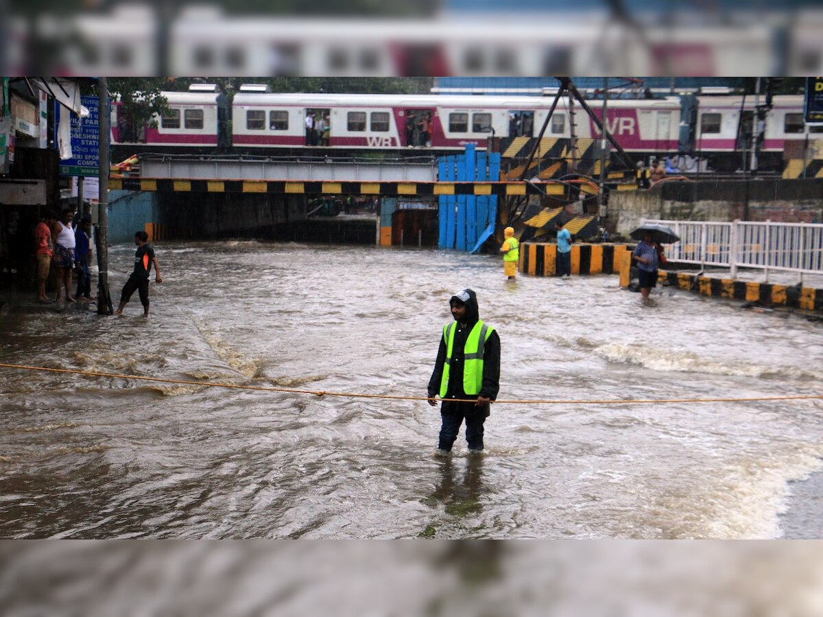 Heavy to very heavy rain forecast in Mumbai for next 24 hours, Mumbai Police asks Mumbaikars to remain alert