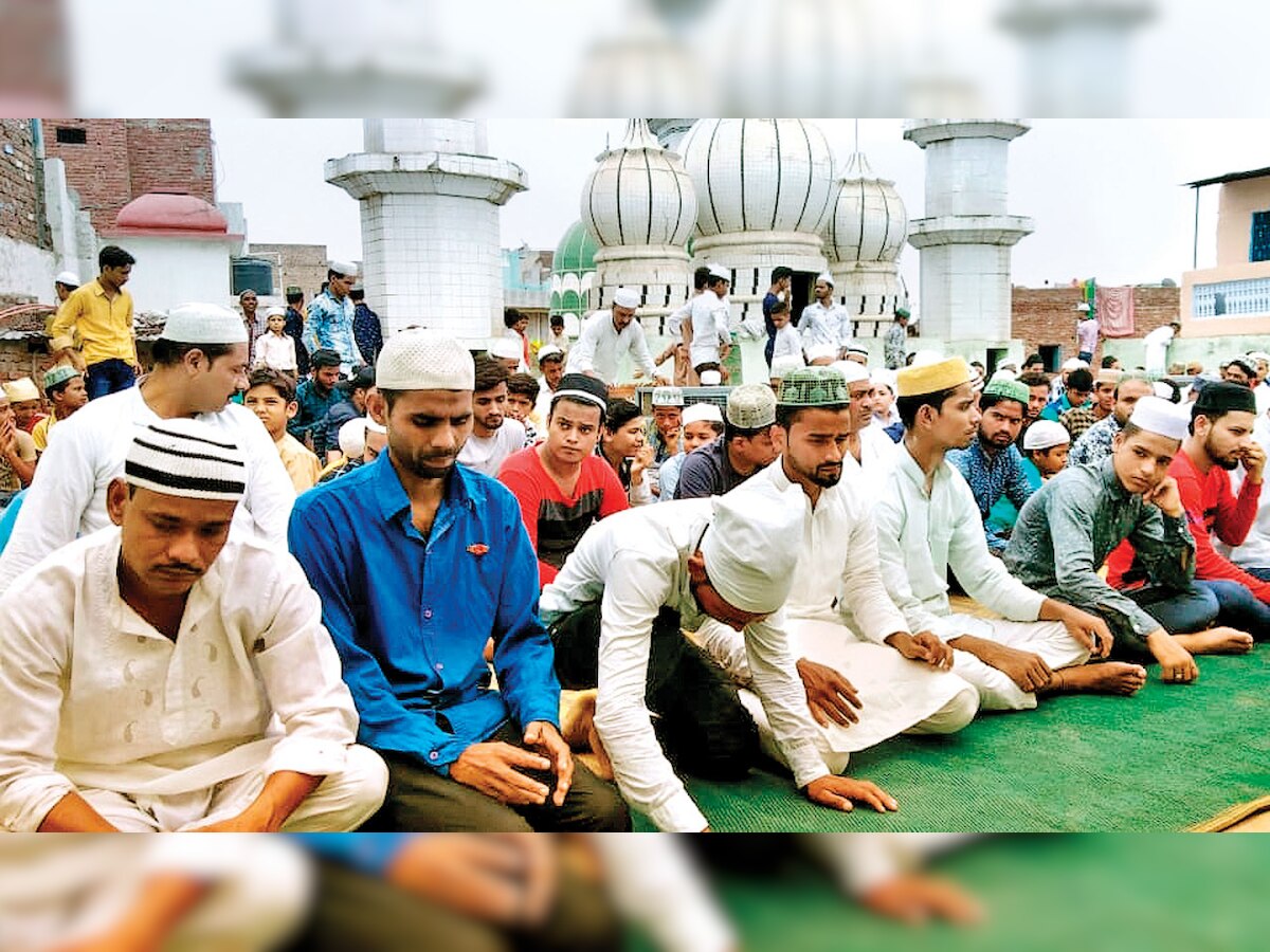 Muslims in Aligarh move Friday namaz to rooftops