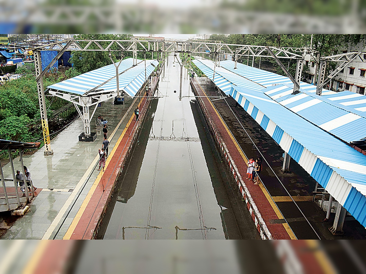 Mumbai: Heavy downpour continues, public transport takes a hit