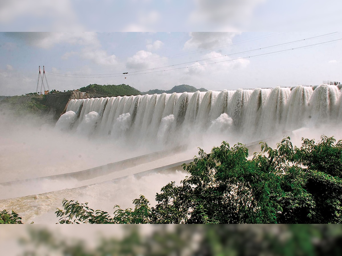 Sardar Sarovar Dam reaches record level, just 5 mtr short of upper limit