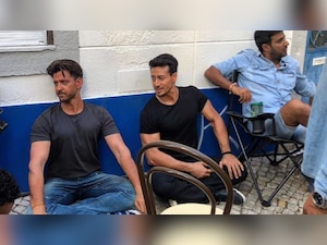 Tiger Shroff reminds fans 'WAR' will release exactly a month from now sharing BTS with Hrithik Roshan-Siddharth Anand