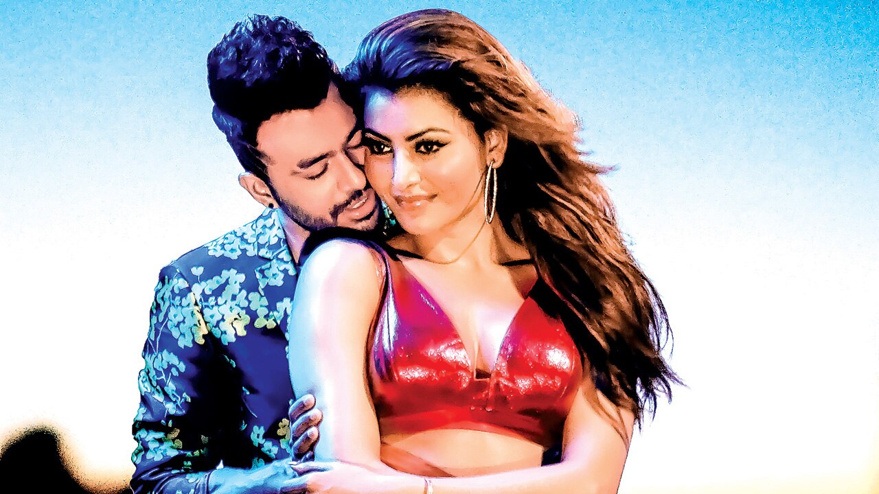 Urvashi Rautela features in Tony Kakkar s new music video