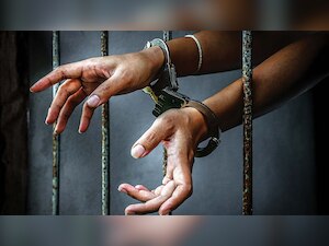 Ice-cream shop dacoity plan in Mumbai: Four held, two on run