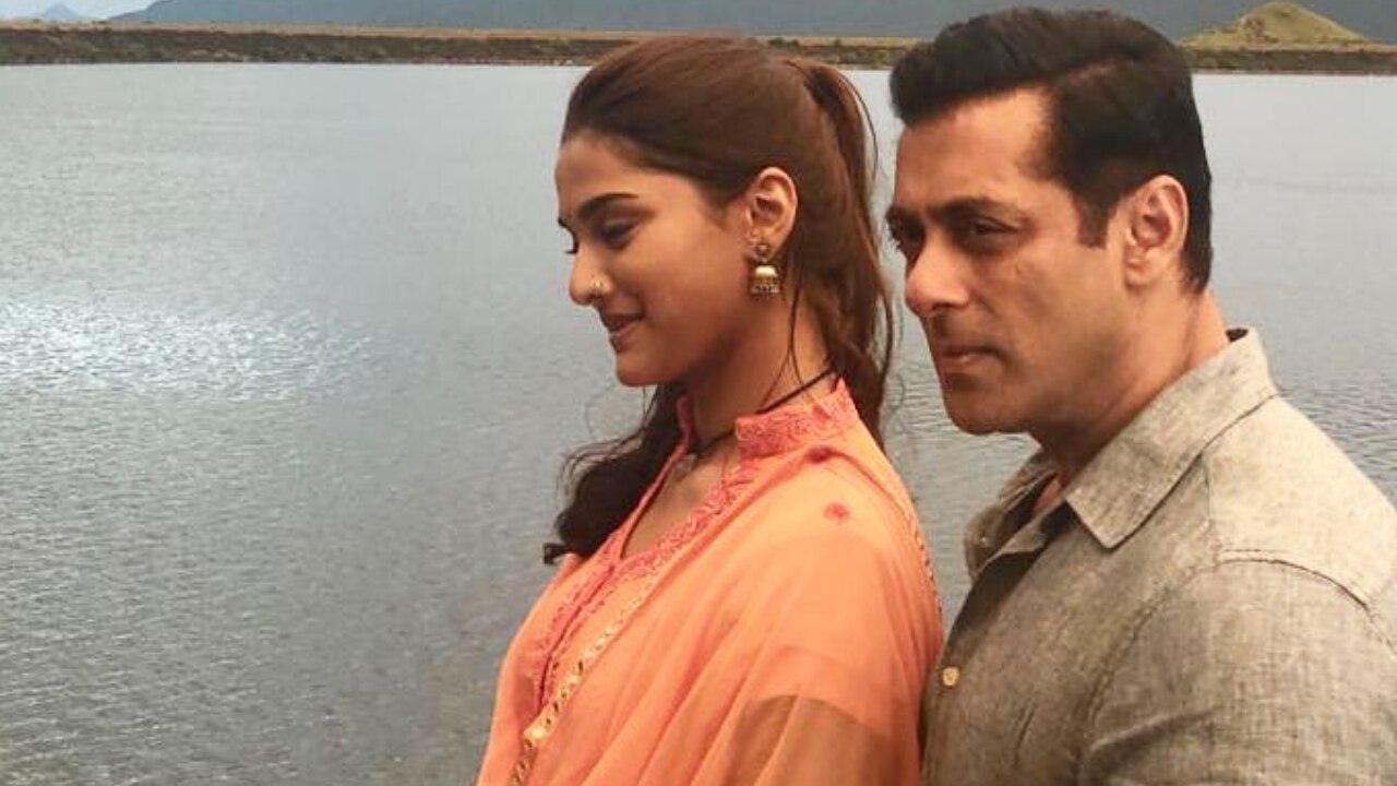 Dabangg 3': Salman Khan finally unveils debutante Saiee Manjrekar's look  from the film