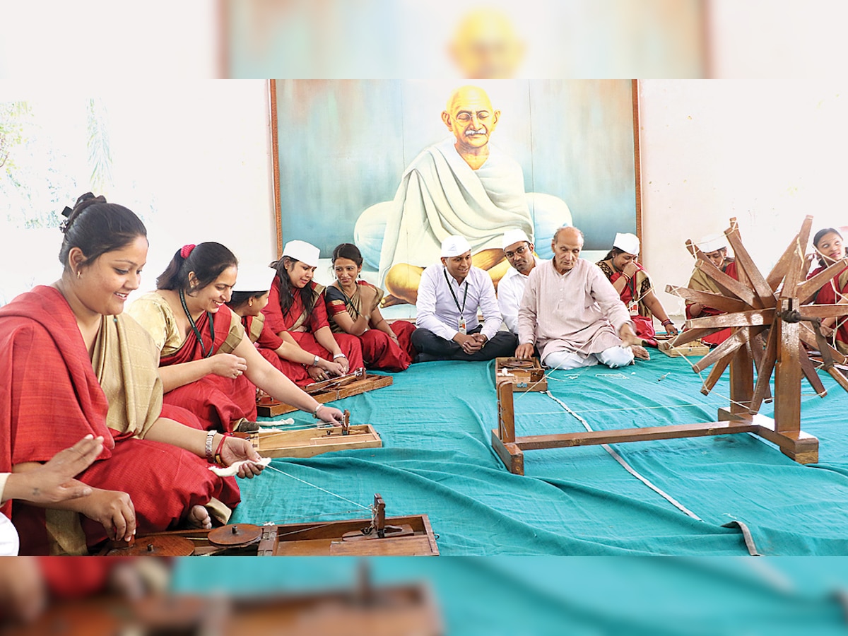 Mumbai: This Gandhi Jayanti, spin your own cloth at Azad Maidan