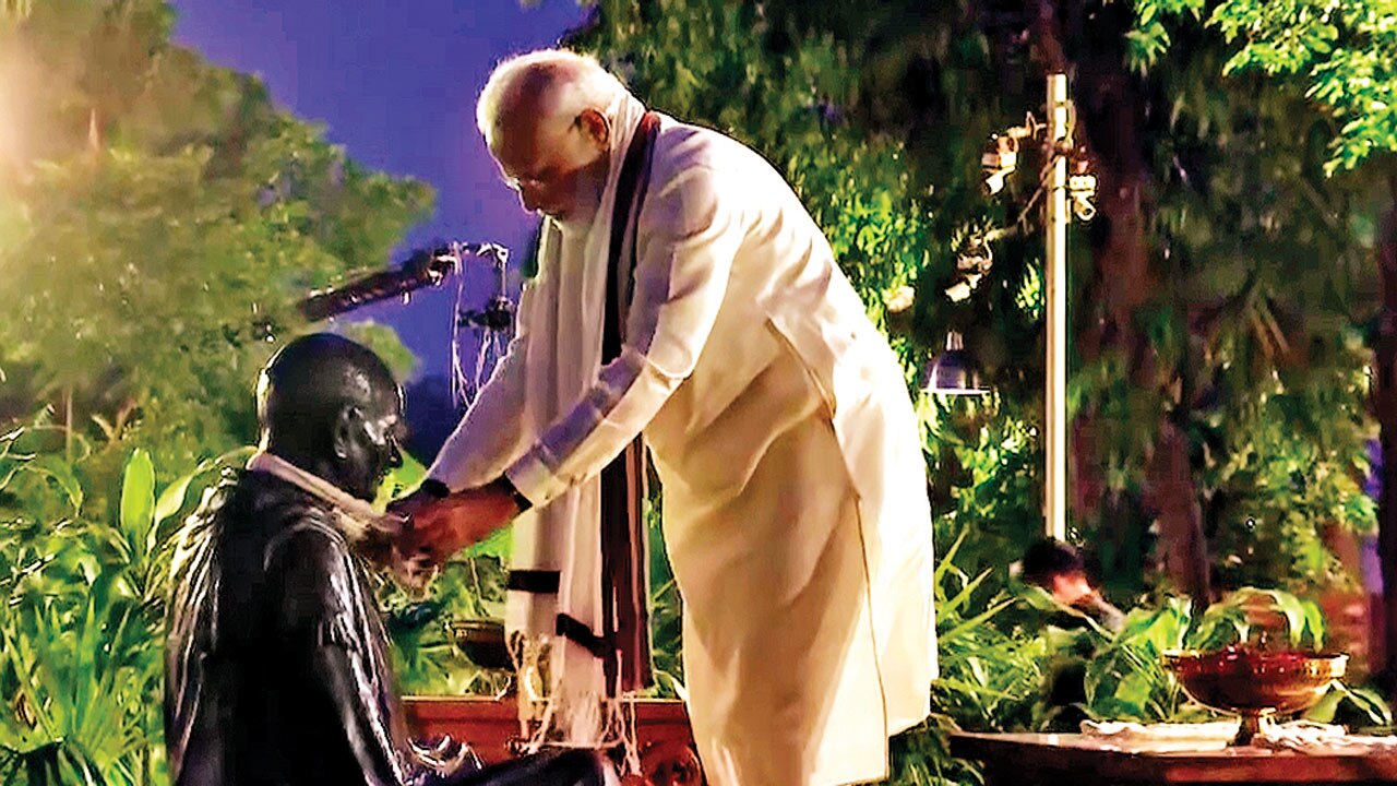 At Sabarmati Ashram, PM Narendra Modi Says Let's Follow In Footsteps Of ...