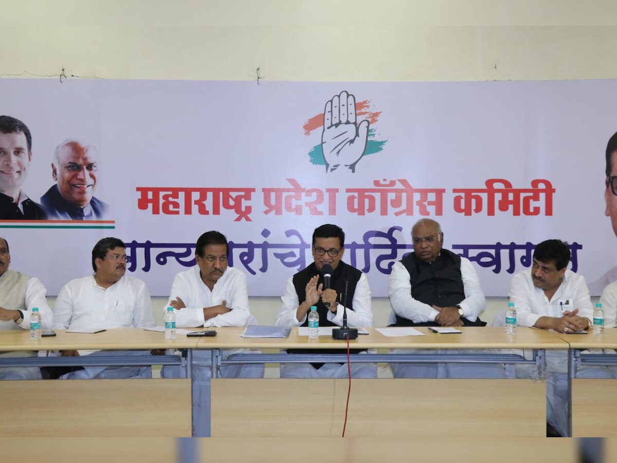In 'wait and watch' mode till now, Maharashtra Congress leaders meet Sonia Gandhi to discuss BJP-Sena situation