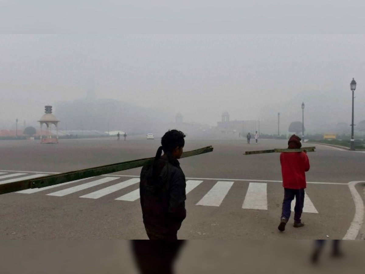 Delhi experiences slight improvement in temperature, air quality continues in 'severe' category
