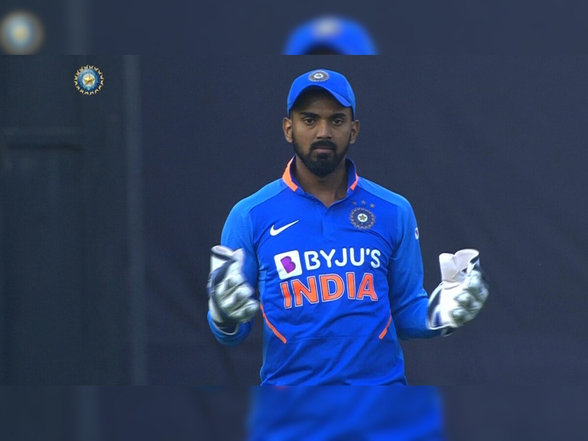 IND vs AUS: KL Rahul keeps wicket for India after Rishabh Pant suffers concussion