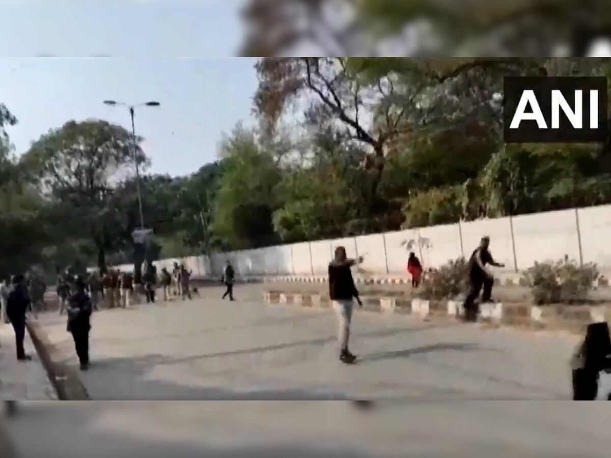 Anti-CAA Protests: One injured as gunman shoots at protesting Jamia students