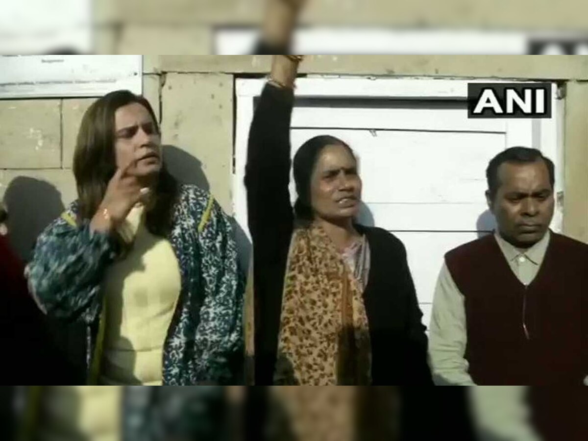 Delhi: Nirbhaya's mother protests outside Patiala House, says 'court in no mood to issue death warrant'