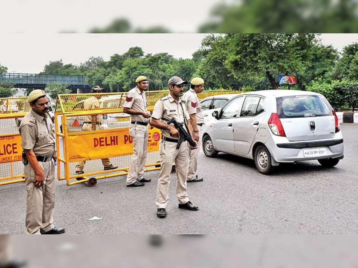 One dead in stampede after rumours of fresh violence erupt in Delhi