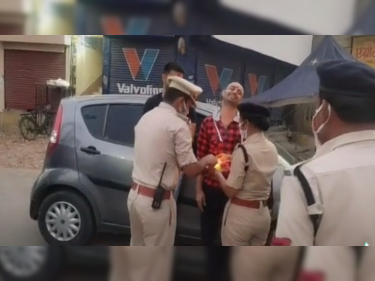 Watch: Chhattisgarh police performs 'aarti' to embarrass coronavirus lockdown violators