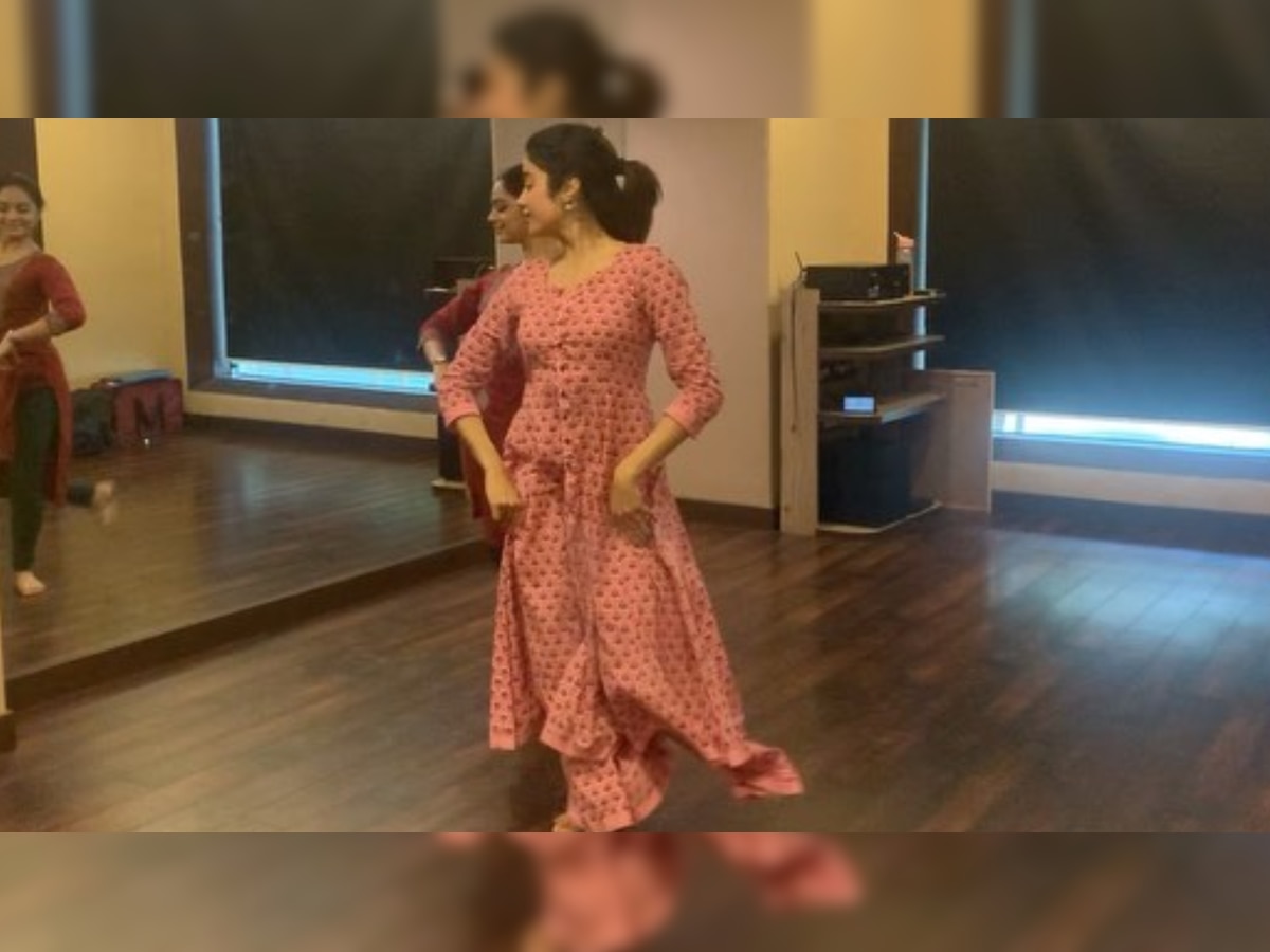 Watch: Janhvi Kapoor dances gracefully on Aishwarya Rai Bachchan's 'Umrao Jaan' song