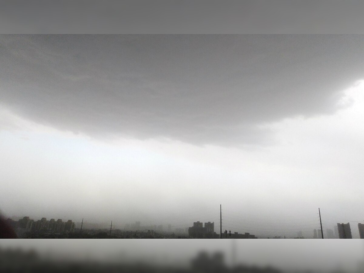 Sky turns dark as heavy rain, dust storm hit Delhi-NCR 