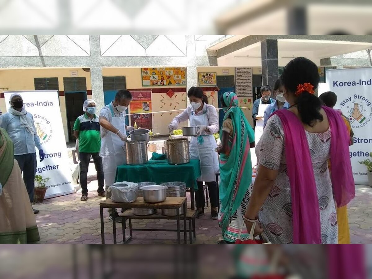 South Korean Embassy distributes food to over 4,000 people in Delhi