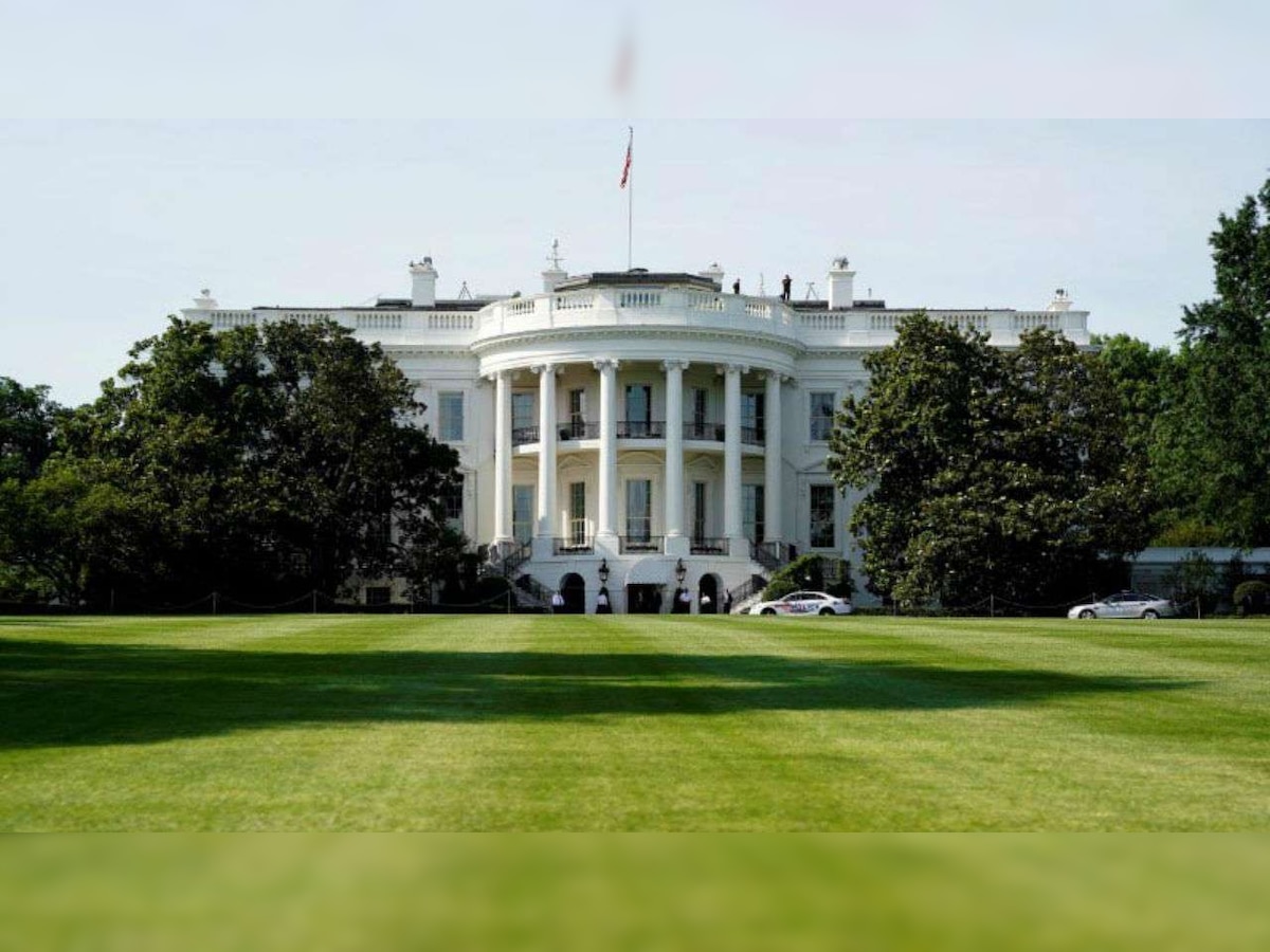 Hindu priest chants 'Shanti Mantra' at White House as Trump leads National Day of Prayer Service amid COVID-19 pandemic