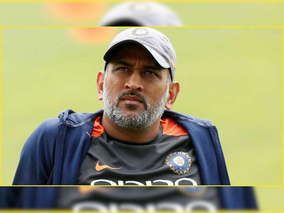 Fans left bamboozled with MS Dhoni's new lockdown look - see pic