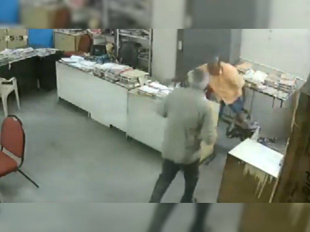 Andhra Pradesh: Man assaults female colleague for asking him to wear mask, arrested