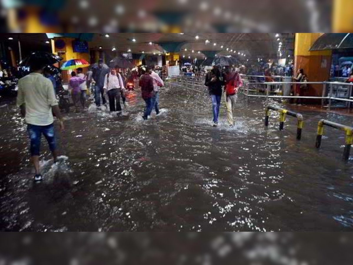 Heavy rain lashes Mumbai; several areas waterlogged