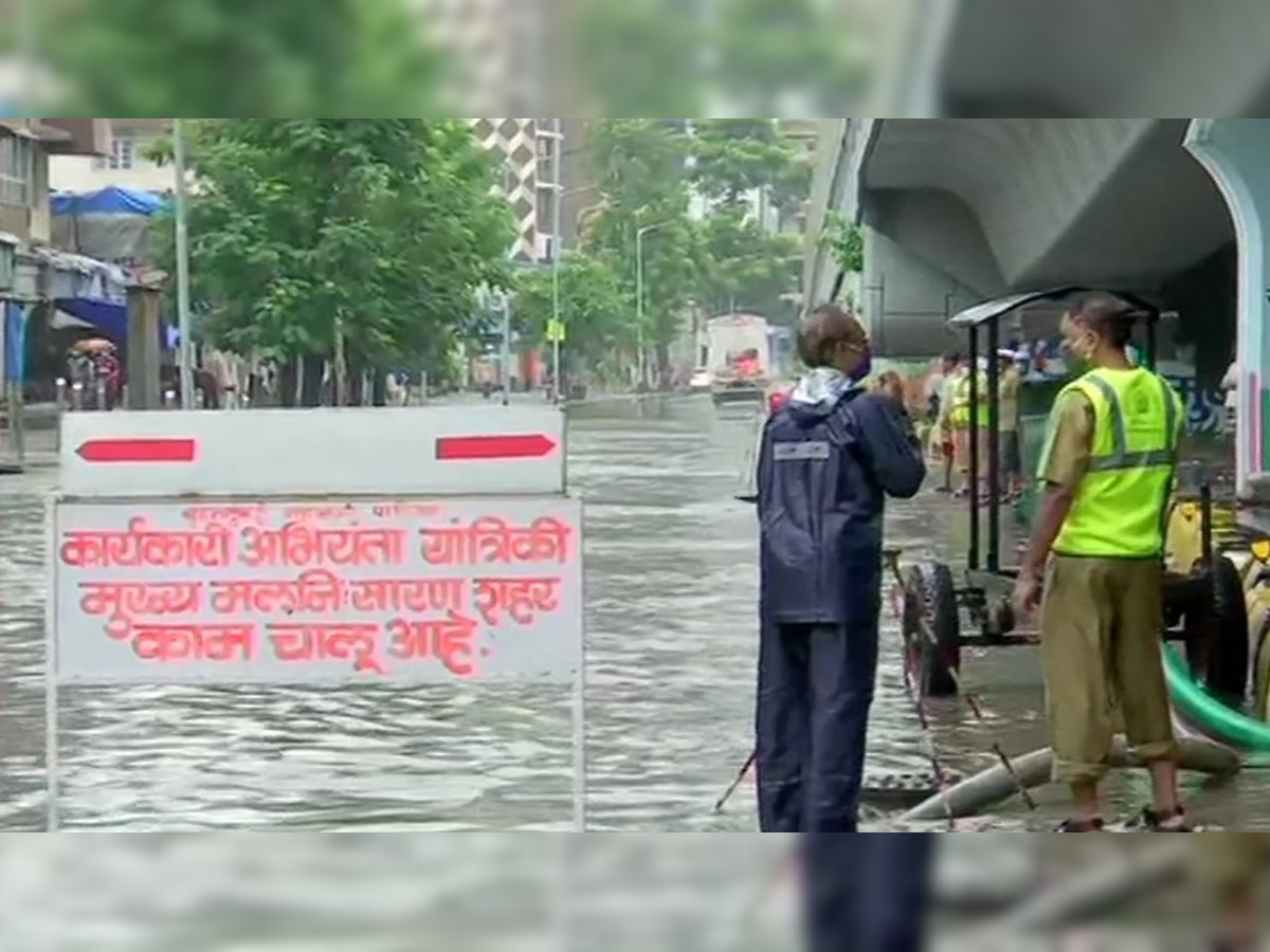Heavy rains hit Mumbai, several areas waterlogged