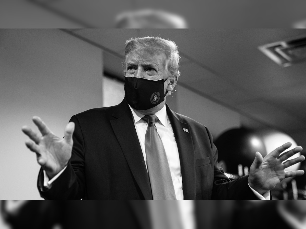 Trump tweets photo of him wearing a mask, calls himself patriotic