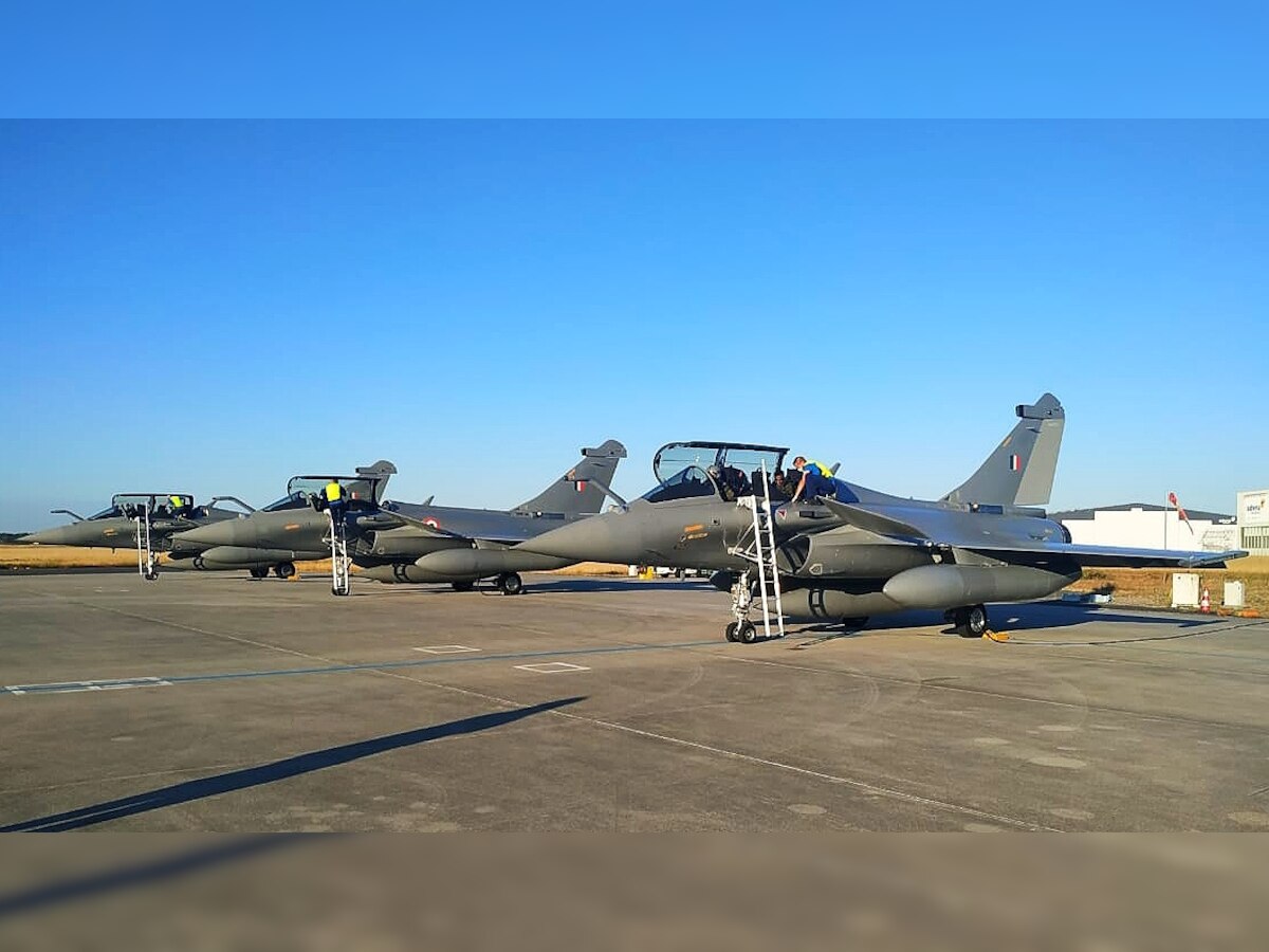 5 Rafale jets land safely at UAE's Al Dhafra airbase, to arrive in ...