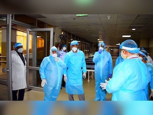 With 56,282 new cases, India's COVID-19 count reaches 19.6 lakh