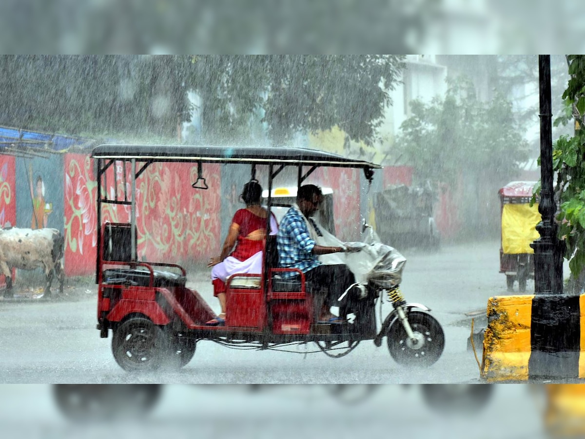 Rainfall lashes various parts of Delhi, waterlogging in several areas