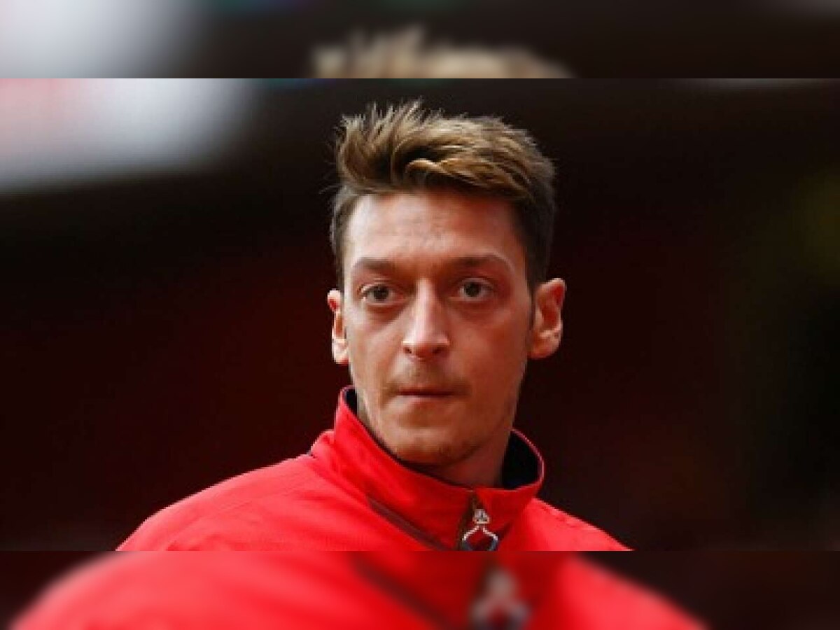 Mesut Ozil defends decision to refuse pay cut at Arsenal amid COVID-19 crisis, says people trying to 'destroy' him
