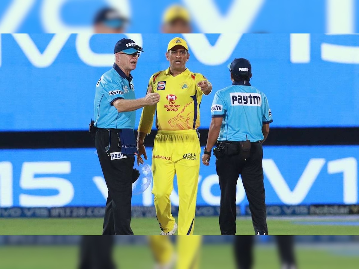 IPL: When a 'not so captain cool' MS Dhoni walked onto the field to confront umpires