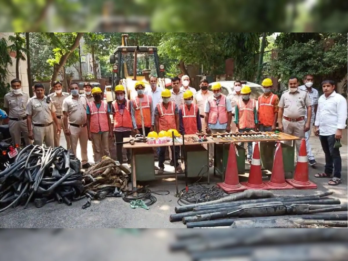 Delhi gang carries out daring daylight robbery of underground cables in Janakpuri, arrested