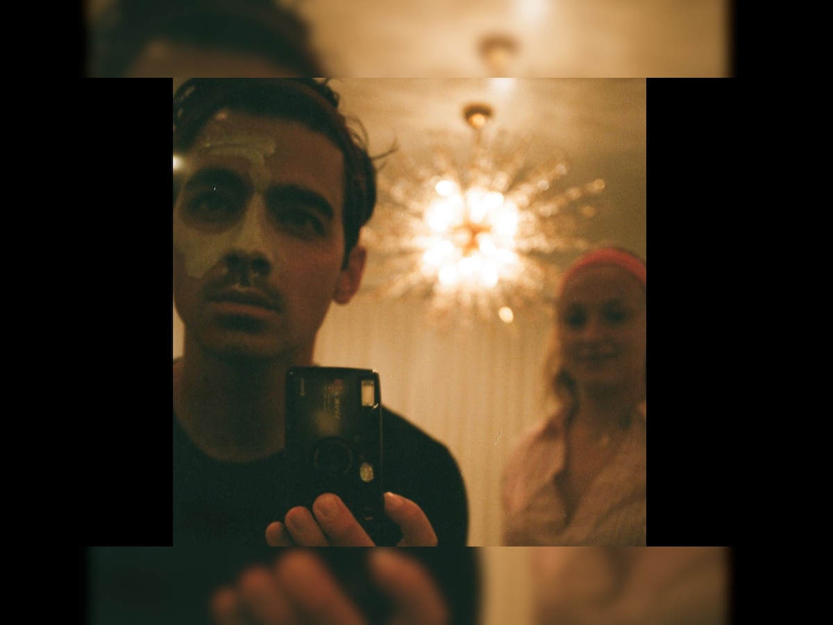 Joe Jonas' 'Phantom' facemask leaves Sophie Turner in splits