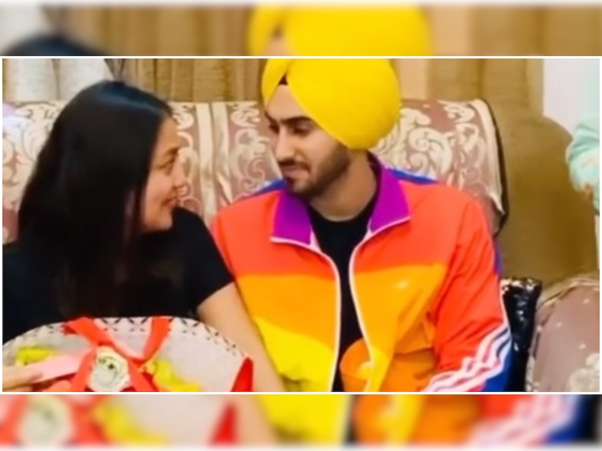 Viral Video: Neha Kakkar meets Rohanpreet Singh's parents for the first time